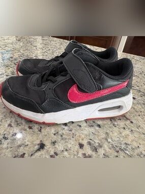 Nike Air Max black & dark pink sparkle girls 2Y athletic shoes GUC marks on one